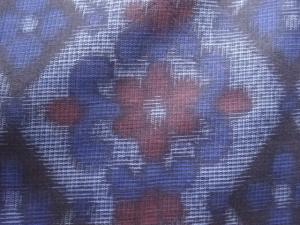 アンティーク　斜め格子に華紋織出し本場村山泥大島紬着物